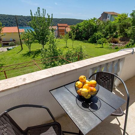 1 Bedroom Amazing Apartment In Kampor Exterior foto